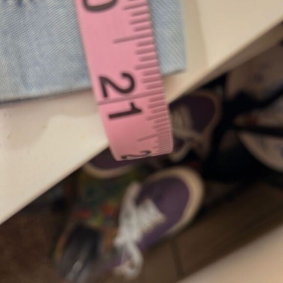 Valerie Steven’s 3/4 Sleeve Button Up Blue Jean Shirt. Light Wash. Size PM - Picture 8 of 11